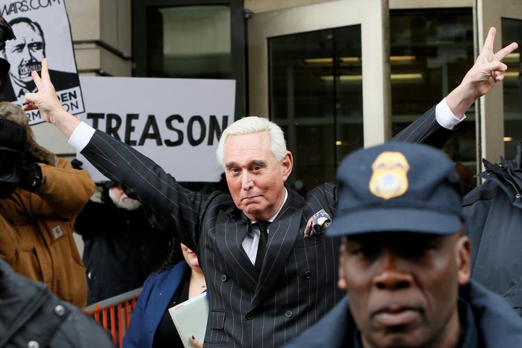 En selvsikker Roger Stone fotograferet da han forlod en retsbygning i Washington først på måneden.  Foto: Jim Bourg/Ritzau Scanpix