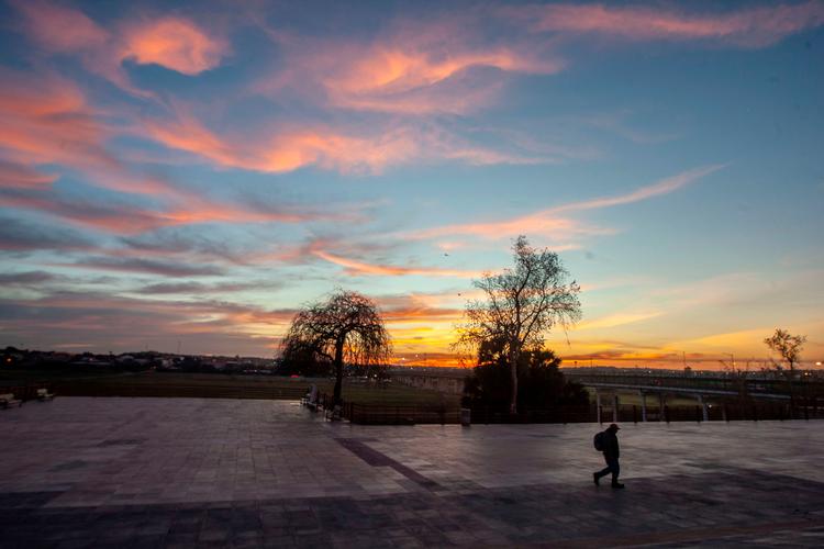 Grænsemuren mod Mexico bliver udfordret i retten af grundejere, der bor ned til Rio Grande. Muren vil ifølge planen komme ti lat stå få meter fra bagsiden af deres hus.  Foto: Julio Cesar Aguilar/Ritzau Scanpix