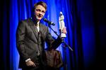 Rasmus Videbæk da han i 2013 fik en Bodil som bedste fotograf for filmen 'En kongelig affære'.  Foto: Daniel Hjorth/POLFOTO
