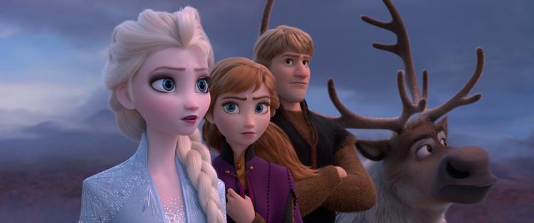 Holdet er tilbage. Fra venstre ses Elsa, Anna, Kristoffer og rensdyret Sven. Foto: Disney Pictures/Walt Disney Animation Studios