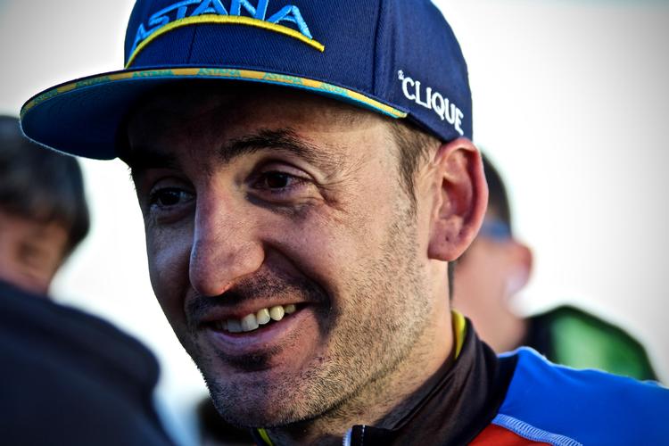 En glad Gorka Izagirre efter triumfen i Frankrig. 