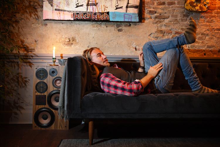 Hverken den første eller anden kone kunne lide de store højttalere, som Jeppe Bjørnbergs far købte i 1975. Så de endte hos sønnen.   Foto: Martin Lehmann/POLFOTO