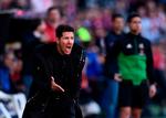 Under weekendens opgør mod Rayo Vallecano havde Atlético Madrid-træner Diego Simeone som altid travlt på sidelinjen, inden hans hold hev sejren hjem. Nu skal han forsøge at få skovlen under Juventus. Foto: Oscar del Pozo/Ritzau Scanpix