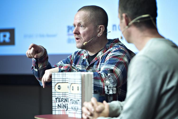 Anders Matthesen fortæller her om bogen 'Ternet Ninja' på bogmessen i 2016. Den blev en stor succes, og det samme er filmen altså blevet.  Foto: Jens Nørgaard Larsen/Ritzau Scanpix