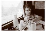 Stieg Larsson i en typisk positur, tilsyneladende afslappet, men med hjernen snurrende bag de tidstypiske runde briller. Pr-foto: C More