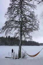 En stor del af meditationen foregår udenfor, hvor sneen har dæmpet alle lyde. Foto: Jane Vorre Mandøe