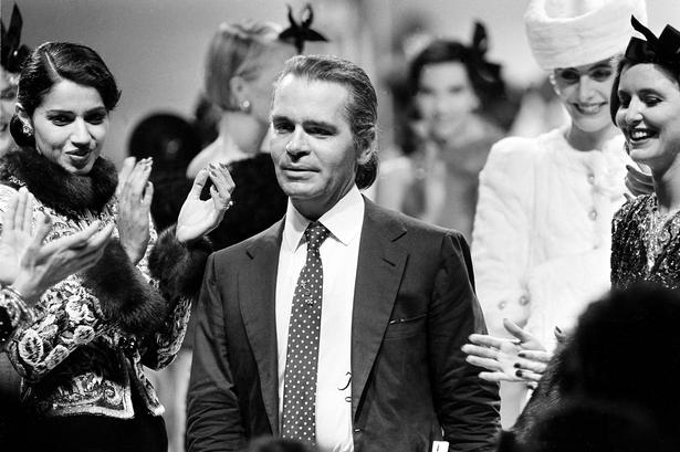 Karl Lagerfeld i sit første år for Chanel. 1983. Foto: Jacques Langevin/Ritzau Scanpix
