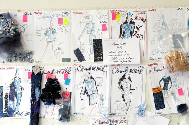 
 Skitser til broderi til haute couture-kjoler. Karl Lagerfeld tegnede konstant.. På iPads og med farveblyanter, han altid havde omkring sig. Foto: Benoit Tessier/Ritzau Scanpix