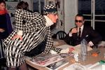 Karl Lagerfeld var altid karakteren Karl Lagerfeld. Tilbagestrøget hår, der blev hvidere og hvidere, store briller, jakkesæt og et observerende blik. 
   Foto: Pierre Guillaud/Ritzau Scanpix