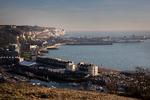 
    Havnen i Dover er berømt for sin historiske betydning i de krige, briterne har været igennem. Nu står havnen i centrum for den kommende udtrædelse af EU. 
   Foto: Emma Sejersen/POLFOTO