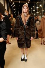 Det var ikke alle Burberrys designs der var lige populære under Fashion Week i London. På billedet ses en sweater med en løkke om halsen, der har skabt stor opmærksomhed på de sociale medier.  Foto: Gol/capital Pictures/Ritzau Scanpix