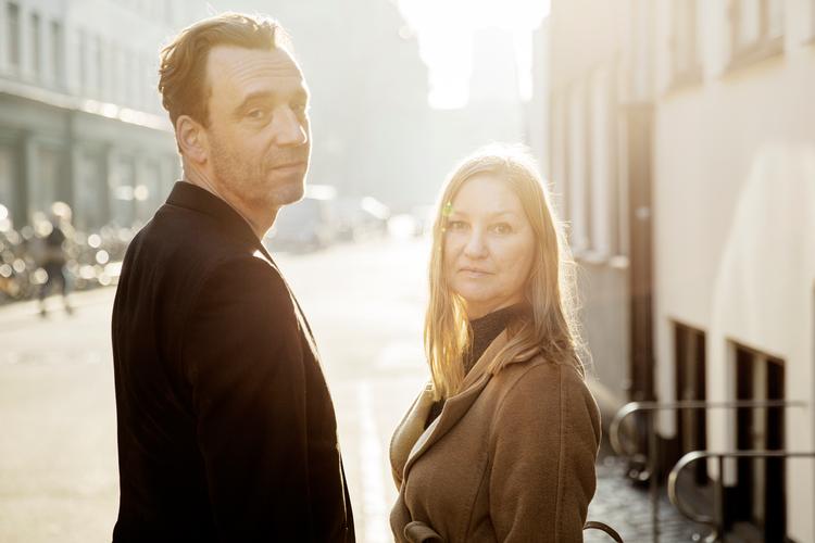 Nikolaj Nørlund og Naja Marie Aidts nye album handler også om byen, fortæller de. Om alle bygningerne, menneskeskæbnerne, drømmene og det liv, der bliver levet. 
   Foto: Emma Sejersen/POLFOTO