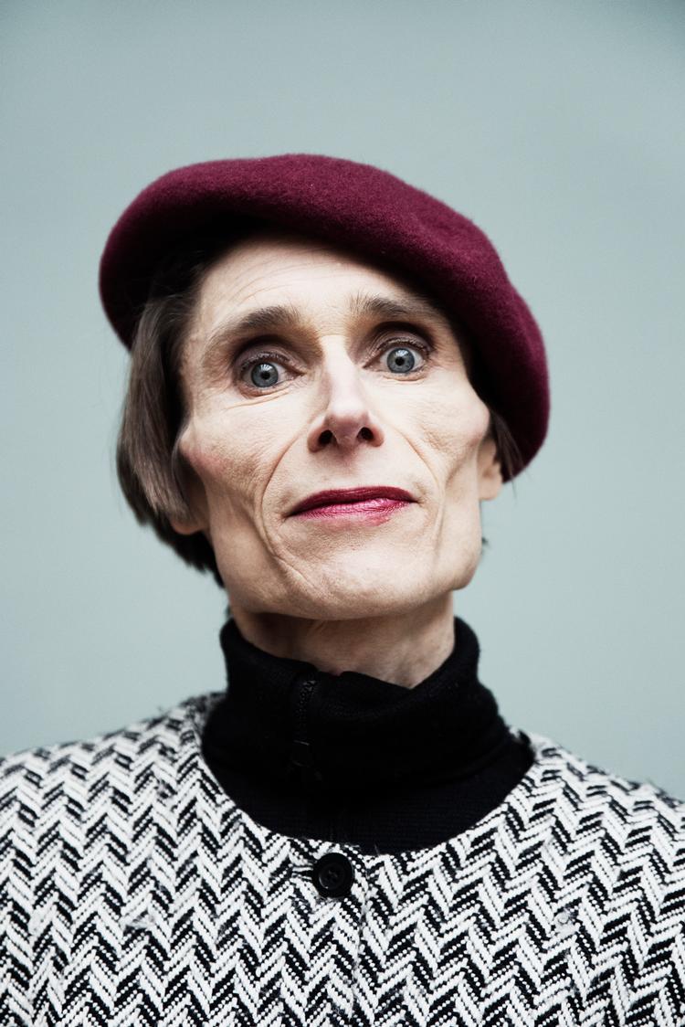 Madame Nielsen er ikke helt tilfreds med at skulle optræde i en andens roman, fremgår det undervejs i bogen. 
   PR-foto Sofie Amalie Klougart/Gyldendal
