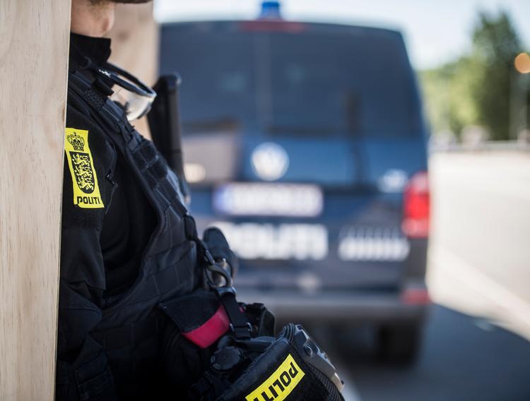 Politiet er talstærkt til stede under Roskilde Festival. Heldigvis er langt de fleste af dem den ægte vare.  Foto: Jonas Olufson