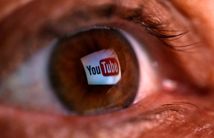Videodelingstjenesten YouTube kom for nylig i strid modvind, da en bruger påpegede problemer med pædofili. Nu fjerner YouTube helt muligheden for at kommentere videoer, hvori mindreårige indgår. Foto: Dado Ruvic/Ritzau Scanpix