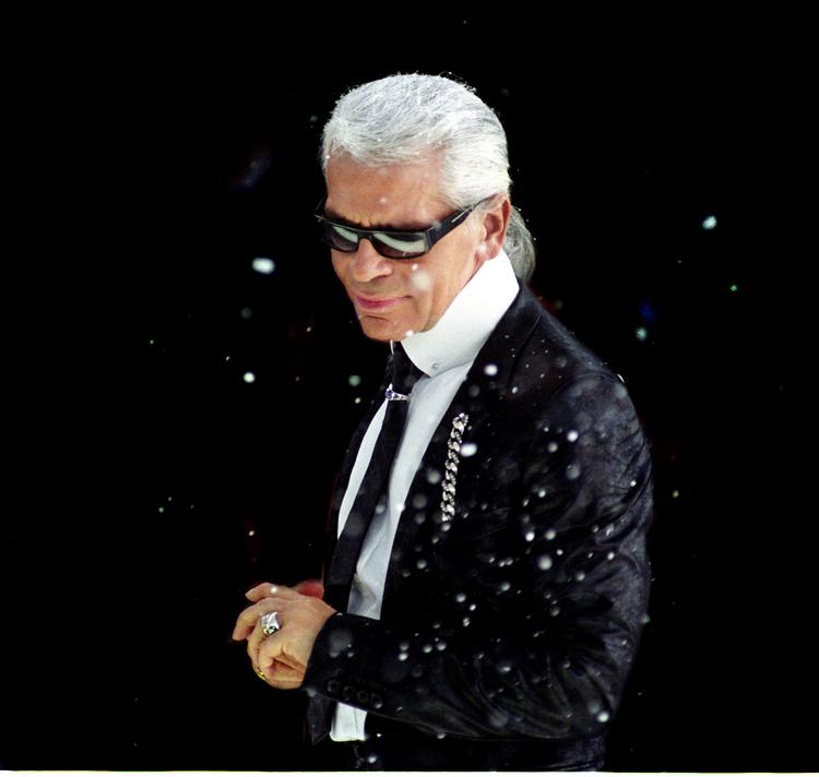 Meningsdanner. Karl Lagerfeld ville ikke kun være modeskaber for Chanel og Fendi. Han samlede sine 'guldkorn' i en bog.  Foto: Tine Harden/POLFOTO