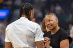 Lisa Borders (th), her sammen med basketspilleren Rebekkah Brunson, har forladt sin stilling i Time's Up efter anklager om seksuelt overgreb mod hendes søn. Foto: Lorie Shaull/Wikimedia Commons