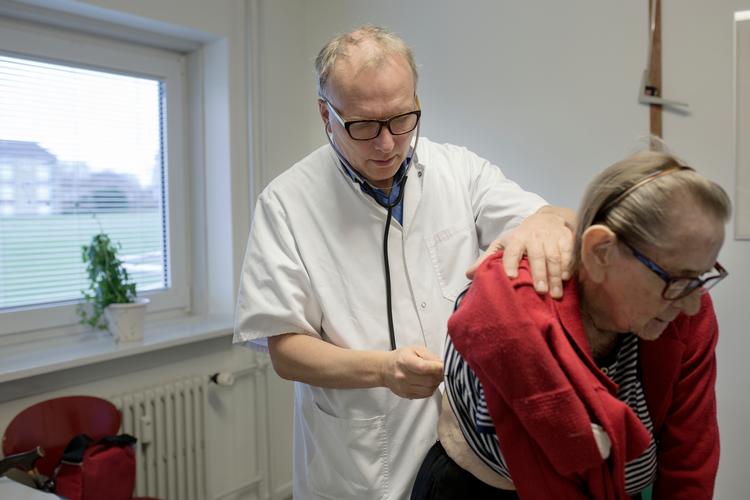 
Jørgen Steen Andersen er praktiserende læge i Skovlunde. En kommende sundhedsreform kan få indflydelse på hans arbejde. 
   Foto: Emma Sejersen/POLFOTO