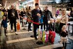 Kort før nytårsskiftet gik legetøjskæden Fætter BR konkurs, og folk fik travlt med at indløse deres gavekorts.  Foto: Martin Lehmann