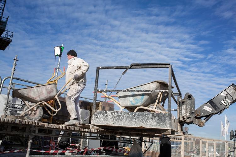 
Arbejdsgiverne og fagbevægelsen er uenige om, hvem der har ansvaret for at ansatte med krævende fysisk arbejde bliver opmærksom på deres rettigheder. (arkivbillede)
   Foto: Jens Hartmann/POLFOTO