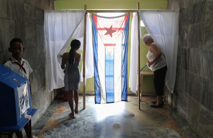 Et stort flertal har vedtaget den nye forfatning i Cuba. Foto: Stringer/Ritzau Scanpix