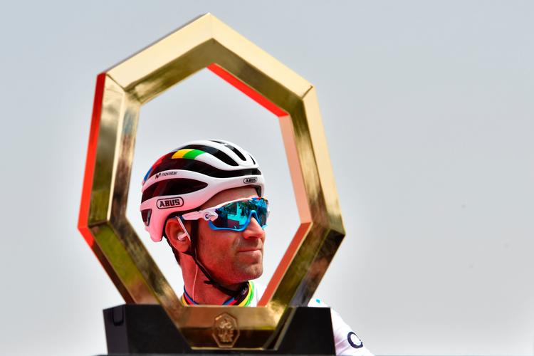 Den sejrrige verdensmester Alejandro Valverde i en flot indramning under UAE Tour.
 Foto: Giuseppe Cacace/Ritzau Scanpix