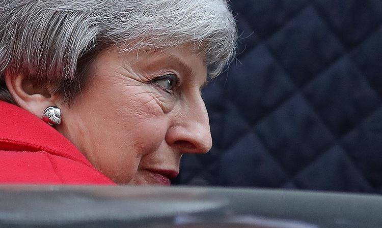 Theresa May kom sine EU-positive partifæller i møde tirsdag og foretog dermed endnu en politisk u-vending(Photo by Daniel LEAL-OLIVAS / AFP Foto: Daniel Leal-olivas/Ritzau Scanpix