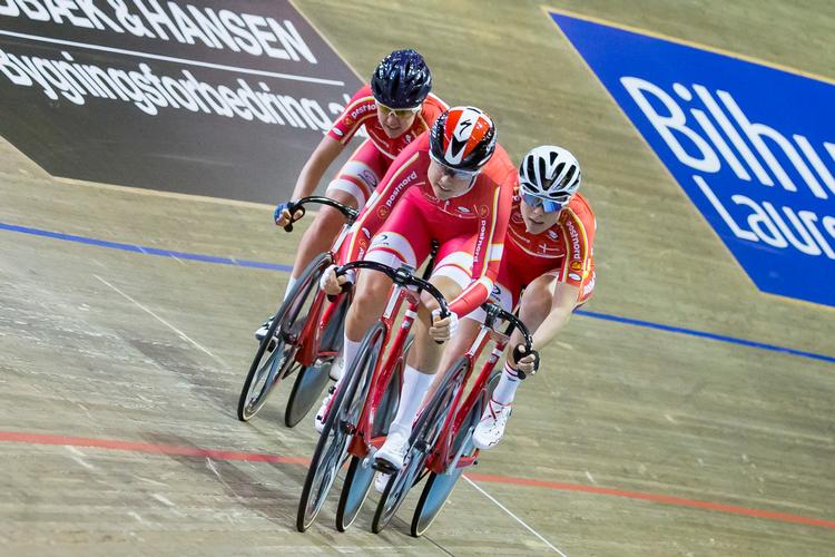 De tre danske kvindelige VM-deltagere under træningen. Amalie Dideriksen fører an foran Trine Schmidt og Julie Leth. Foto: Dan Møller. 