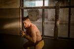 Nicolas Dalby kæmper lørdag aften for weltervægttitlen i Europas største MMA-forbund, Cage Warriors. Stævnet er det største nogensinde i Danmark og afholdes i K.B. Hallen foran 2.500 tilskuere. Foto: Miriam Dalsgaard/POLFOTO