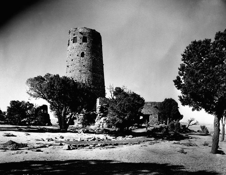 Et billede af et udkigstårn tilhørende en lokal indianerstamme taget i maj 1933. Tårnet kan også i dag ses ved Desert View.  Foto: Pec Rcc/Ritzau Scanpix