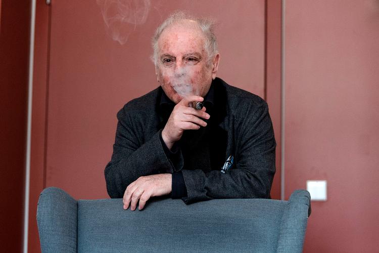 Dirigenten Daniel Barenboim er raget uklar med musikere, der anklager ham for mobning og det, der er værre. Foto: Tobias Schwarz/Ritzau Scanpix