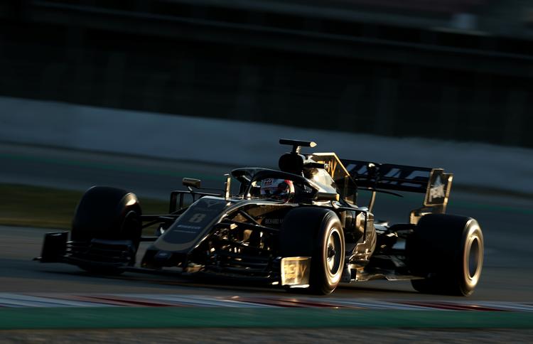 Romain Grosjean var godt 0,4 sekund hurtigere end Kevnin Magnussen på en omgang i Barcelona. Foto: Albert Gea/Ritzau Scanpix