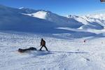 Et sammenstød på pisten kan ende med en tur med 'bananen' (her skipatruljen i Val Thorens) og et dyrt efterspil.  Arkivfoto Kristian Klarskov