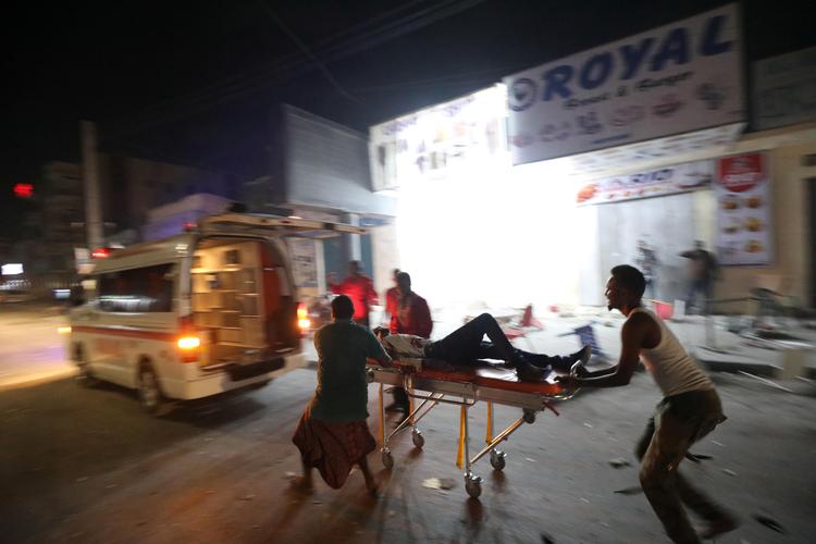 Mindst 29 dræbt og 89 er såret af selvmordsbombe i Somalia. Det er overvejende civile, vurderes det. Foto: Feisal Omar/Ritzau Scanpix