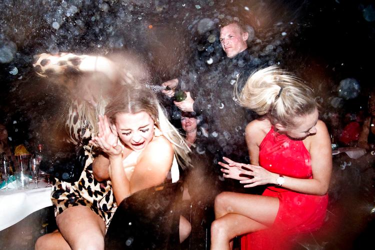 Billedet fra Reality Awards viser ifølge juryen ungdommens søgen efter anerkendelse og selvtillid forklædt som fest og farver. Foto: Bax Lindhardt 