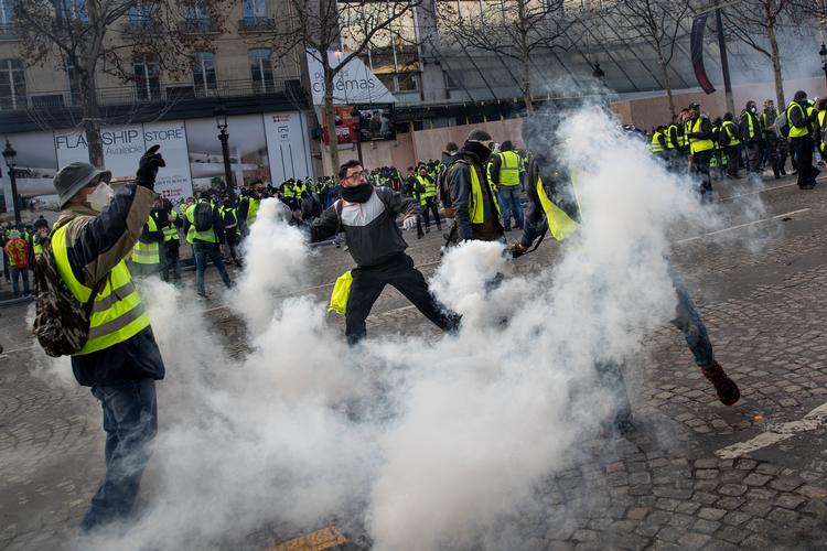 Flere steder i Europa spirer oprøret, for eksempel gennem protesterne iklædt gule veste i Frankrig, der bliver et udtryk for frustration, forvirring og vrede over det eksisterende. Er det den tendens, der skal styre, hvor krydset skal sættes næste gang
 Arkivfoto Jacob Ehrbahn
