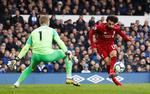 Mohamed Salah kom før pausen frem til en stor målchance, men i duellen med Jordan Pickford på Everton-stregen blev Liverpool-topscoreren den lille. 
   Foto: Carl Recine/Ritzau Scanpix