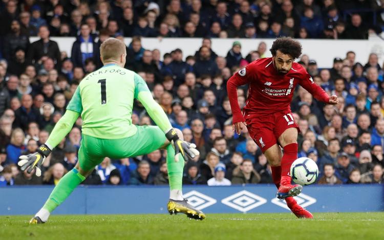 Mohamed Salah kom før pausen frem til en stor målchance, men i duellen med Jordan Pickford på Everton-stregen blev Liverpool-topscoreren den lille. 
   Foto: Carl Recine/Ritzau Scanpix