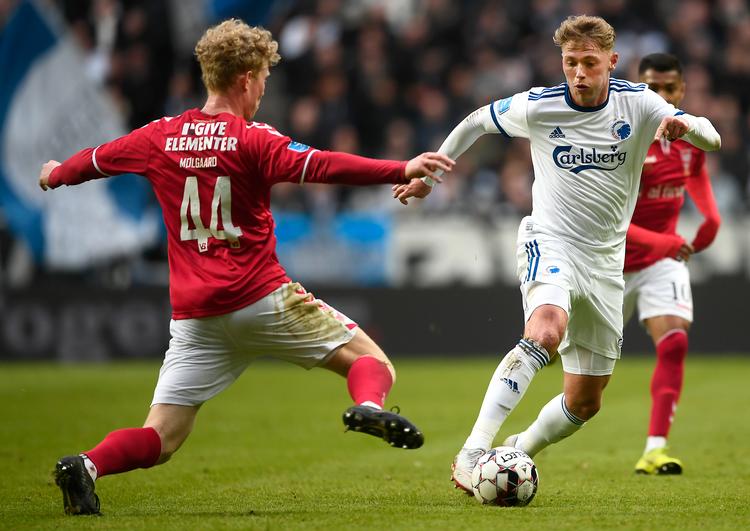 Viktor Fischer var involveret i FCK's første mål i 2-0-sejren over Vejle - det var hans første kamp efter fire måneders skade. Foto: Lars Poulsen/POLFOTO