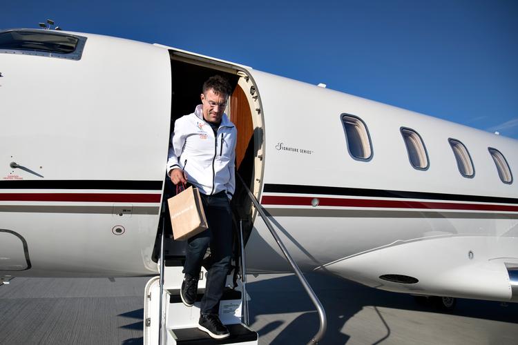 Pat Cash rejser op mod 30 uger om året, fordi han både har familie i Australien, Norge og England, og samtidig er han træner for en kvindelig tennisspiller i USA. Foto: Lars Dareberg  