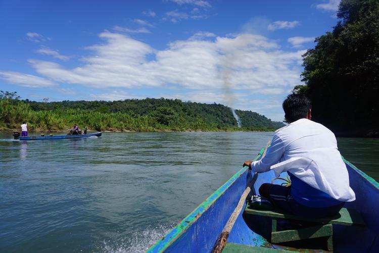Yorkin-floden strækker sig fra Costa Rica til Panama og løber gennem dette bribri-reservat. Her lever bl.a. skildpadder og oddere, som man kan være heldig at spotte på rejsen mod landsbyen.  Foto: Maria Skjødt