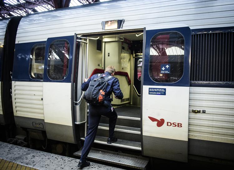 Færre passagerindtægter får DSB til at skære i det administrative lag. Foto: Jonas Olufson