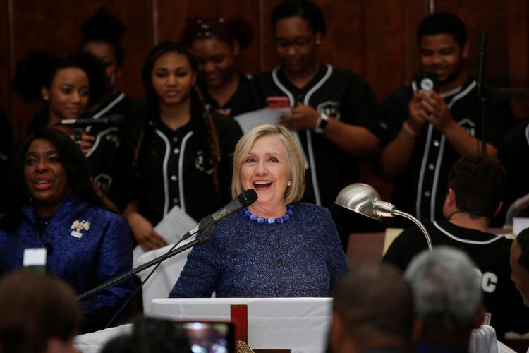 Hun har angiveligt overvejet det, men nu skyder hun alle rygter ned. Jeg stiller ikke op ved det kommende præsidentvalg, siger Hillary Clinton. Foto: Christopher Aluka Berry/Ritzau Scanpix