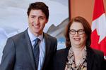 Jane Philpott (th), formand for Canadas budgetkontor siger, at hun ikke længere kan forsvare regeringen og premierminister Justin Trudeau (tv). Foto: Patrick Doyle/Ritzau Scanpix