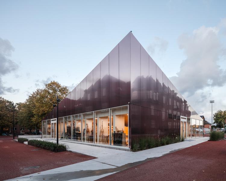 Kunstens Hus rejser sig op i en tagspids i det sydvestlige hjørne. Foto: Rasmus Hjortshøj