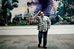 Man behøver ikke at lide for at skabe kunst, men det kræver humor og modet til at kaste sig helhjertet ind i det, siger Julian Schnabel. Foto: Katinka Hustad