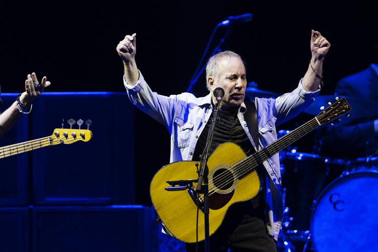 Paul Simon har haft en årtier lang musikkarriere og er nok bedst kendt for samarbejdet med Art Garfunkel, der kastede numre som 'Bridge over troubled waters' og 'Mrs. Robinson' af sig. Hans største hit som soloartist er 'You can call me Al'.
   Foto: Mathias Svold/POLFOTO