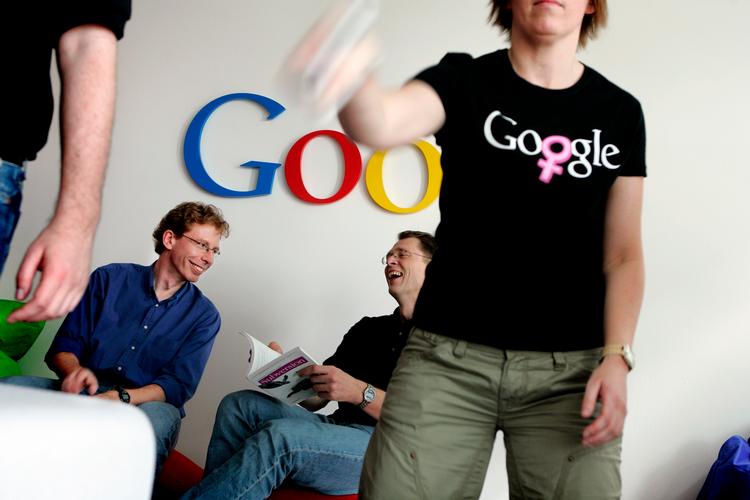 Google er i årevis blevet beskyldt for løndiskrimination mod kvinder, men nu er der fundet et eksempel på det modsatte. Billedet her er fra Googles indvielse af et kontor i Aarhus. Foto: Rasmus Baaner/POLFOTO
