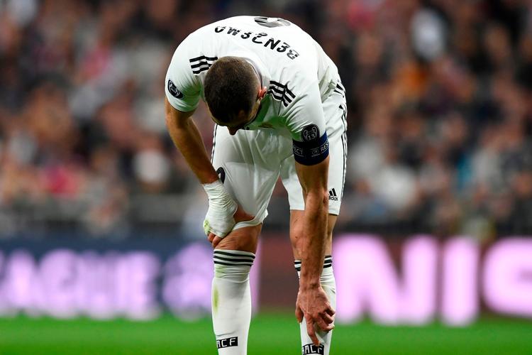 I Sergio Ramos' fravær var Karim Benzema anfører for Real Madrid, men franskmanden formåede ikke at løfte sit hold, der tirsdag aften blev ydmyget med 4-1 af Ajax og sendt ud af Champions League.  Foto: Gabriel Bouys/Ritzau Scanpix