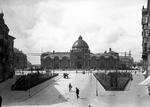Dantes Plads omkransede kigget på Glyptoteket - før H. C. Andersens Boulevard blev gjort til en otte-sporet bilgade gennem området.   Foto: Holger Damgaard/POLFOTO